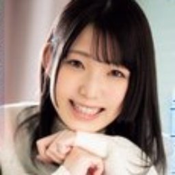 秋山ももか