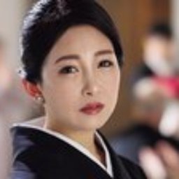 一色桃子