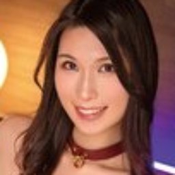 七尾あやは
