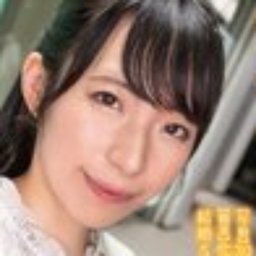 吉沢彩花